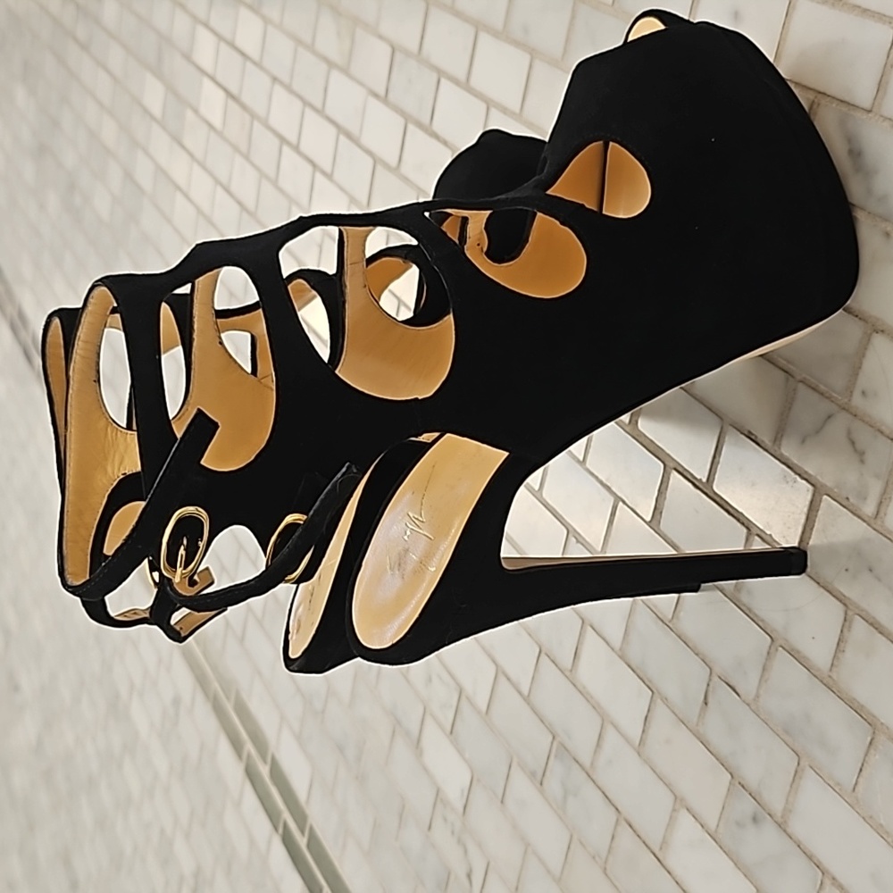 Giuseppe zanotti bkack gladistor sandals